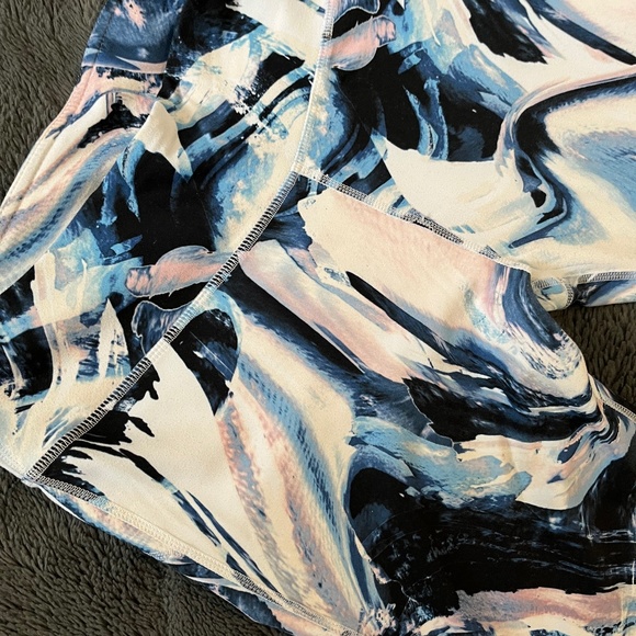 Fabletics - Picture 1 of 4